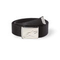 Alpinestars Ageless Web Belt, zwarte webriem met zilveren chromen metalen gesp, verdiept sterlogo, getextureerde webband, metalen uiteinde met branding, casual sportaccessoire