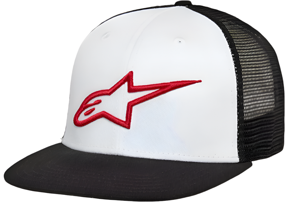 Alpinestars Corp Trucker pet, wit voorpaneel met een zwarte platte klep en zwarte mesh achterkant, voorzien van een 3D geborduurd rood Alpinestars sterlogo, casual motorsport streetwear