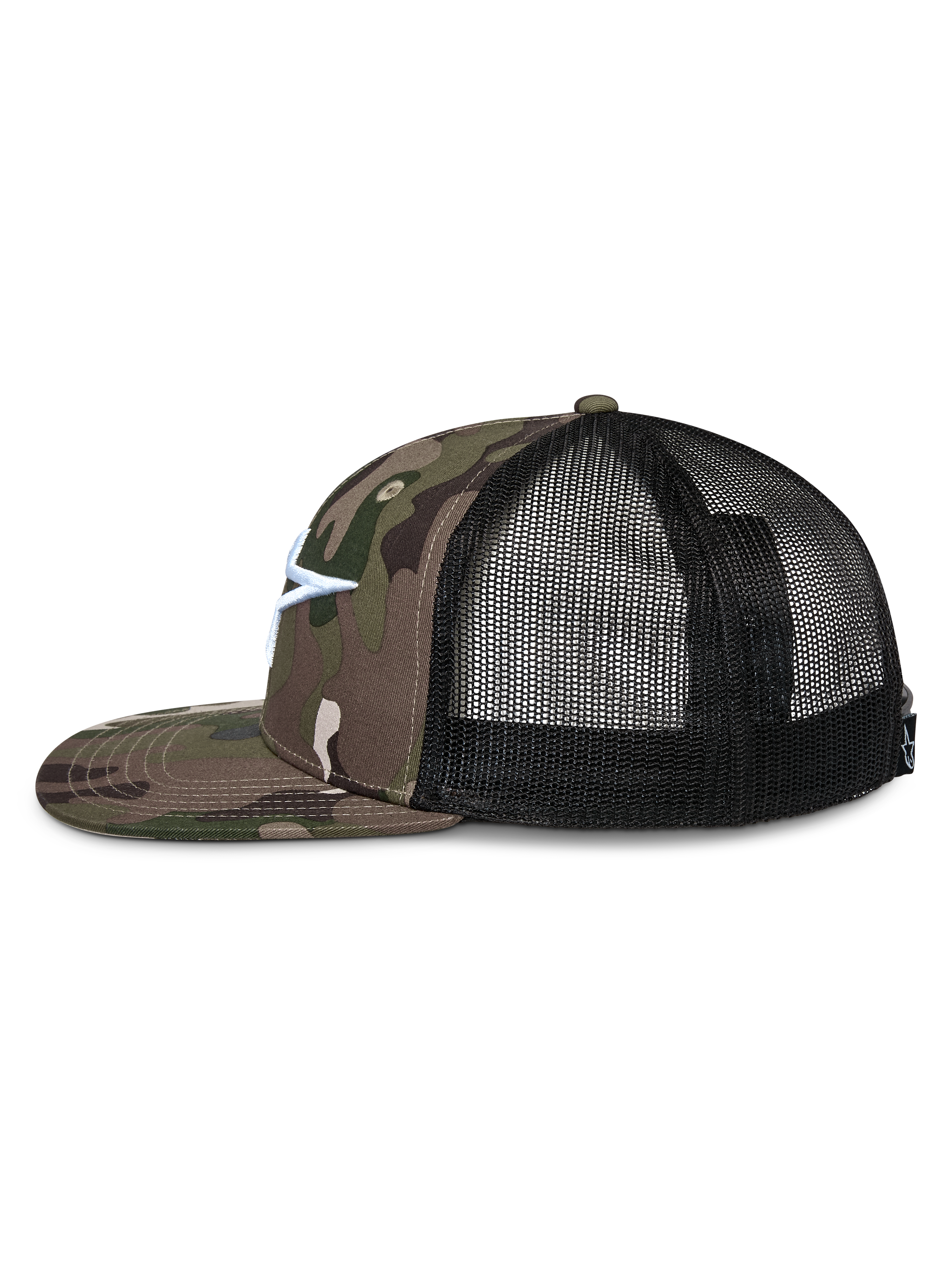 Alpinestars Corp Trucker pet, zijprofiel, groene camouflage twill voorkant en platte klep, zwarte mesh achterkant, wit geborduurd Astars-logo, casual motorsport streetwear