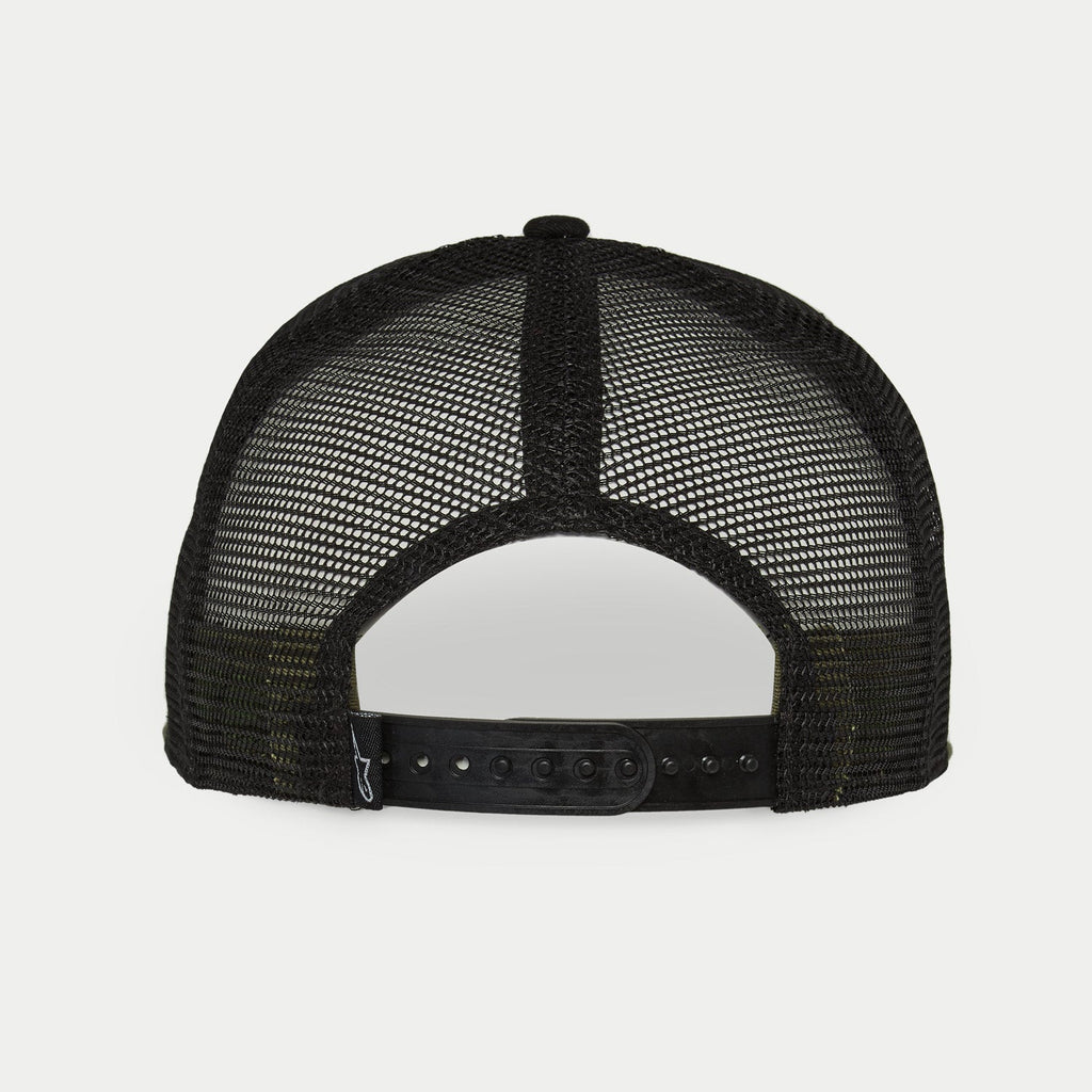 Alpinestars Corp Trucker pet, Military Black, achteraanzicht met zwarte mesh panelen en verstelbare snapback-sluiting, klein geweven logolabel, casual motorsport-geïnspireerde hoofdbedekking