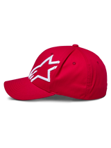 Alpinestars Corp Shift 2 pet met gebogen klep, rood, met een wit 3D geborduurd Alpinestars-logo op het linkerpaneel, zijaanzicht, gestructureerde kroon met gebogen klep, casual motorsport-geïnspireerde hoofdbedekking