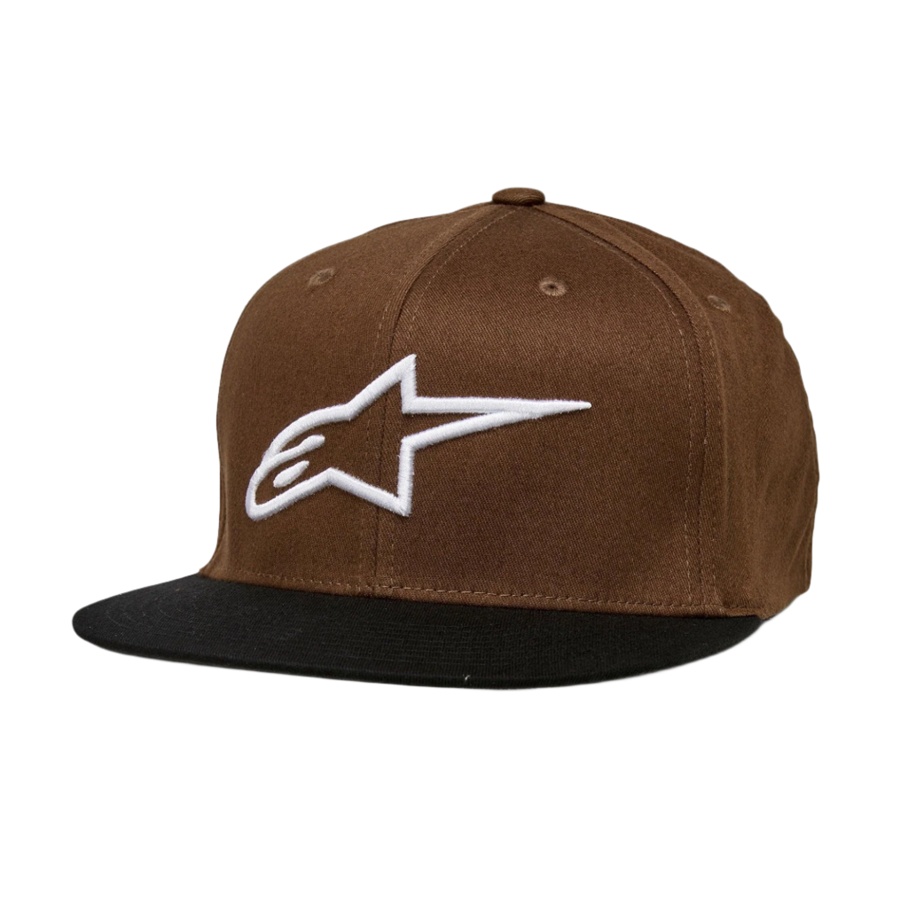 Alpinestars Ageless Flatbill pet, bruin en zwart, pet met platte klep en gestructureerde kroon, wit geborduurd Alpinestars-logo op de voorkant, casual motorsport hoofdbedekking
