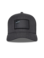 Alpinestars Flag Snapback pet, Charcoal Heather en zwart, vooraanzicht met een gestructureerde kroon en gebogen klep, rechthoekige patch in vlagstijl met Alpinestars-logo en strepen, casual motorsport streetwear