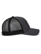 Alpinestars Flag Snapback pet in Charcoal Heather Black, zijaanzicht met gebogen klep, gestructureerd twill voorpaneel met een merrow-patch en ademende achterkant van polyester mesh.