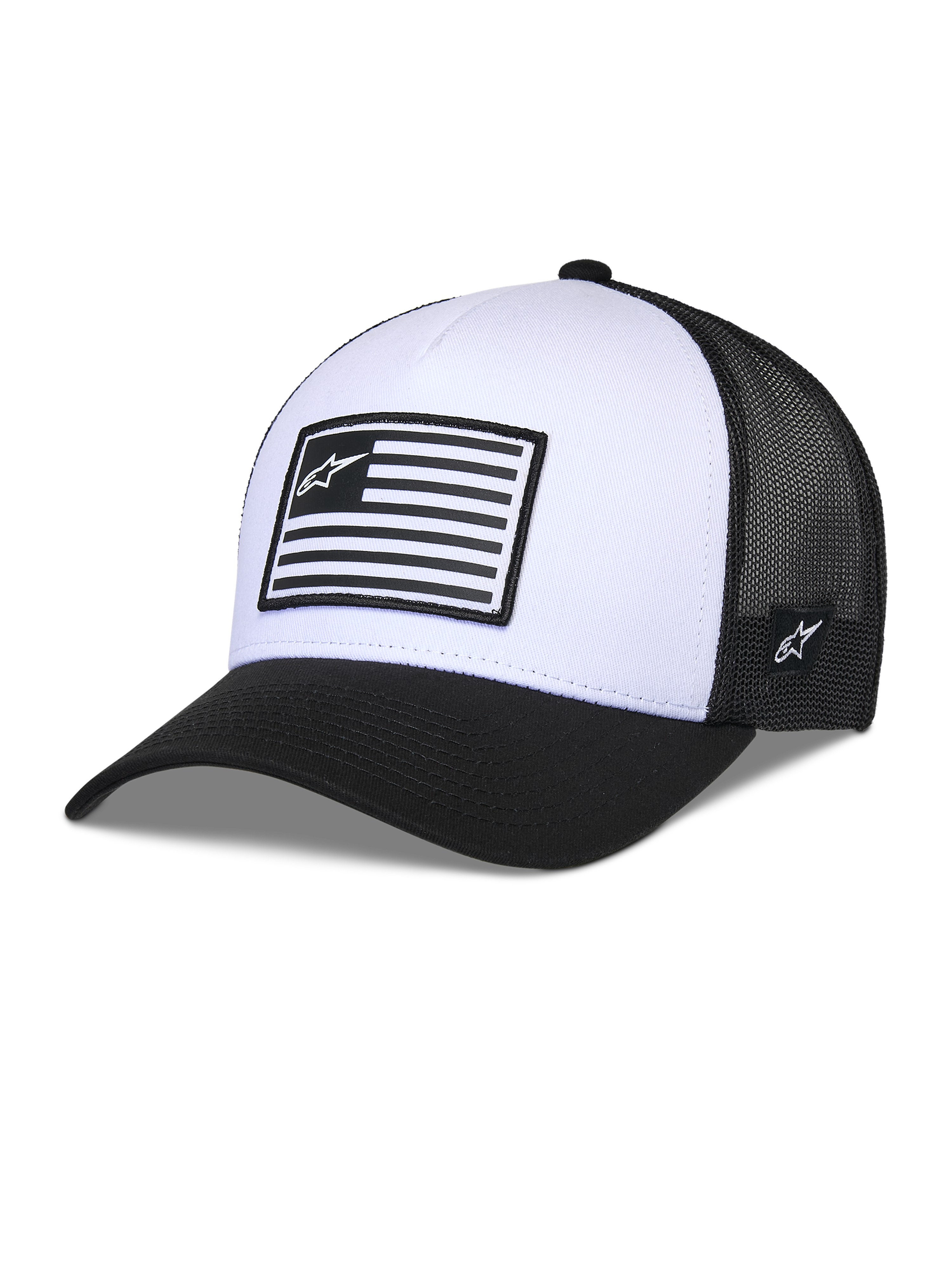 Alpinestars Flag Snapback pet, wit en zwart, gestructureerde kroon met gebogen klep, wit voorpaneel en zwart mesh achterpaneel, voorzien van een rechthoekige logo-patch in vlagstijl, casual motorsport-geïnspireerde hoofdbedekking