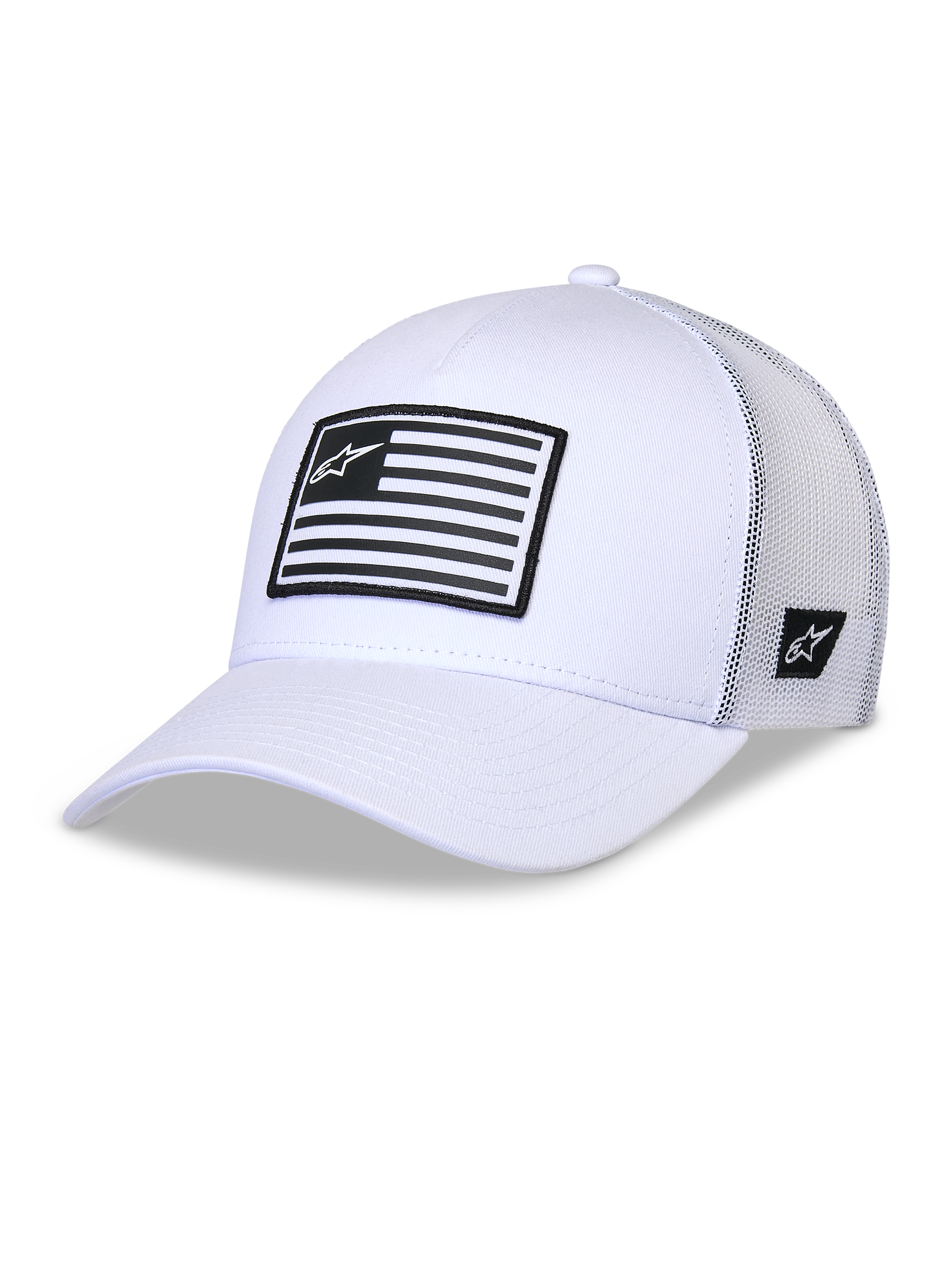 Alpinestars Flag Snapback pet, witte trucker cap, gestructureerde kroon met gebogen klep, witte mesh achterpanelen, voorzien van een zwart-witte gestreepte patch met logo op de voorzijde, casual motorsport-geïnspireerde hoofdbedekking