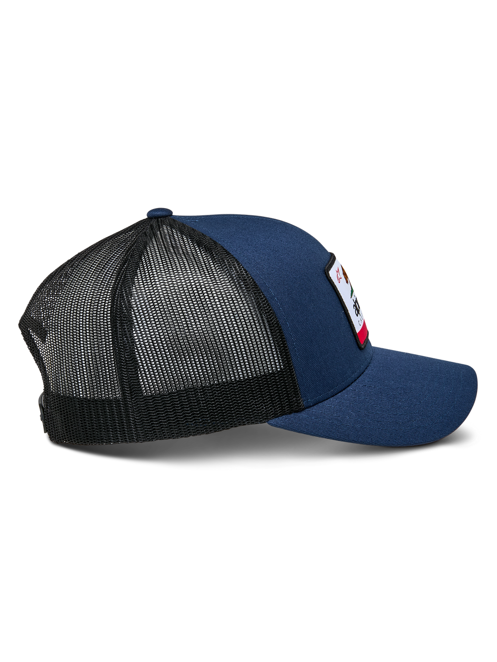 Alpinestars Cali 2.0 Pet, marineblauw met zwart mesh, zijaanzicht, gestructureerde truckerpet met gebogen klep en twill voorzijde, ademende poly mesh achterzijde, casual motorsport-hoofddeksel