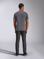 Alpinestars Always 2.0 CSF Tee, T-shirt met korte mouwen, antracietgrijs, achteraanzicht, gedragen met donkere denim broek, casual motorsport-geïnspireerde streetwear