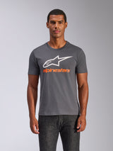 Alpinestars Always 2.0 CSF Tee, T-shirt met korte mouwen, antracietgrijs, groot wit A-star logo met oranje Alpinestars woordmerk, gedragen door een man, casual motorsport streetwear