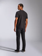 Alpinestars Blaze 2.0 CSF Tee, T-shirt met korte mouwen, zwart, achteraanzicht op mannelijk model, gedragen met zwarte broek, casual motorsport streetwear