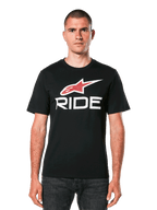 Alpinestars Ride 4.0 CSF t-shirt, zwart t-shirt met korte mouwen met rood sterlogo en witte RIDE-tekst, casual motorsportkleding voor heren