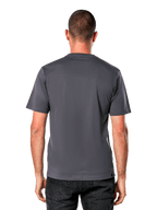 Alpinestars Ride 4.0 CSF Tee, achteraanzicht, T-shirt met korte mouwen, antraciet, effen achterkant met een cut-and-sew pasvorm, gedragen met zwarte jeans, casual streetwear geïnspireerd op de motorsport