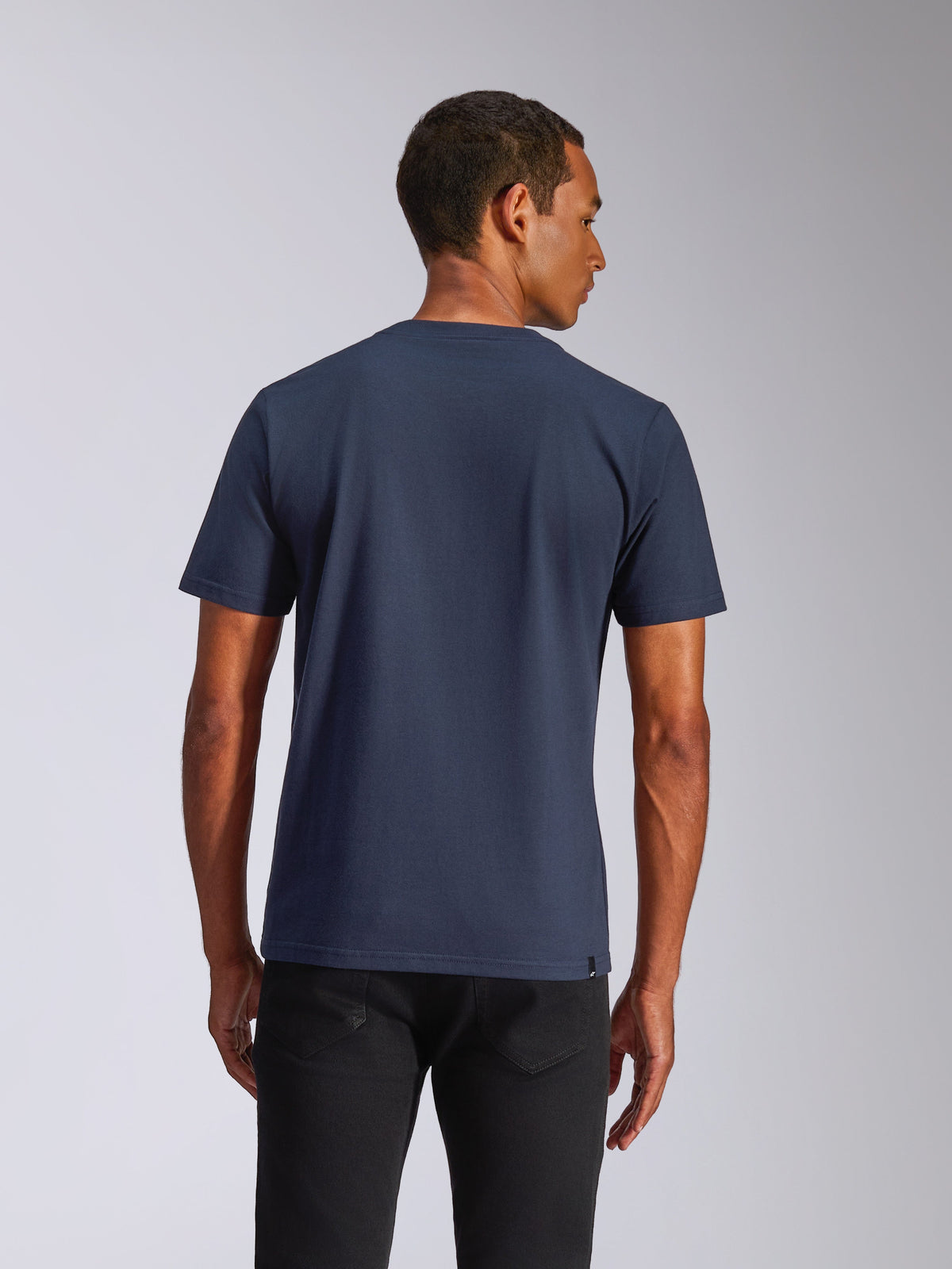 Alpinestars Ride 4.0 CSF Tee, T-shirt met korte mouwen, marineblauw, achteraanzicht op een model, casual motorsport streetwear