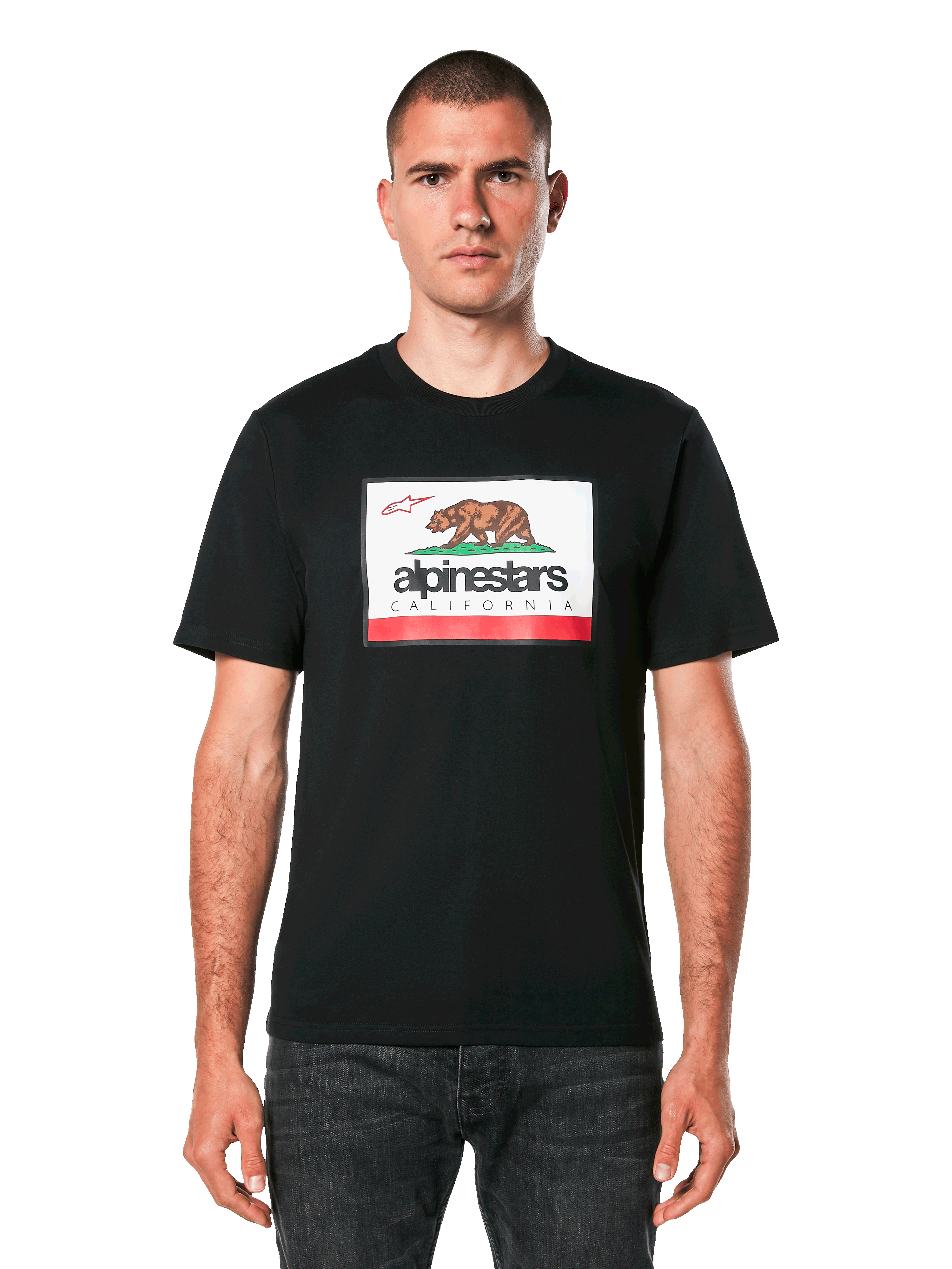 Alpinestars Cali 2.0 CSF Tee, T-shirt met korte mouwen, zwart, met een Cali 2.0 graphic op de voorzijde met een bruine beer en Alpinestars California branding, casual motorsport streetwear