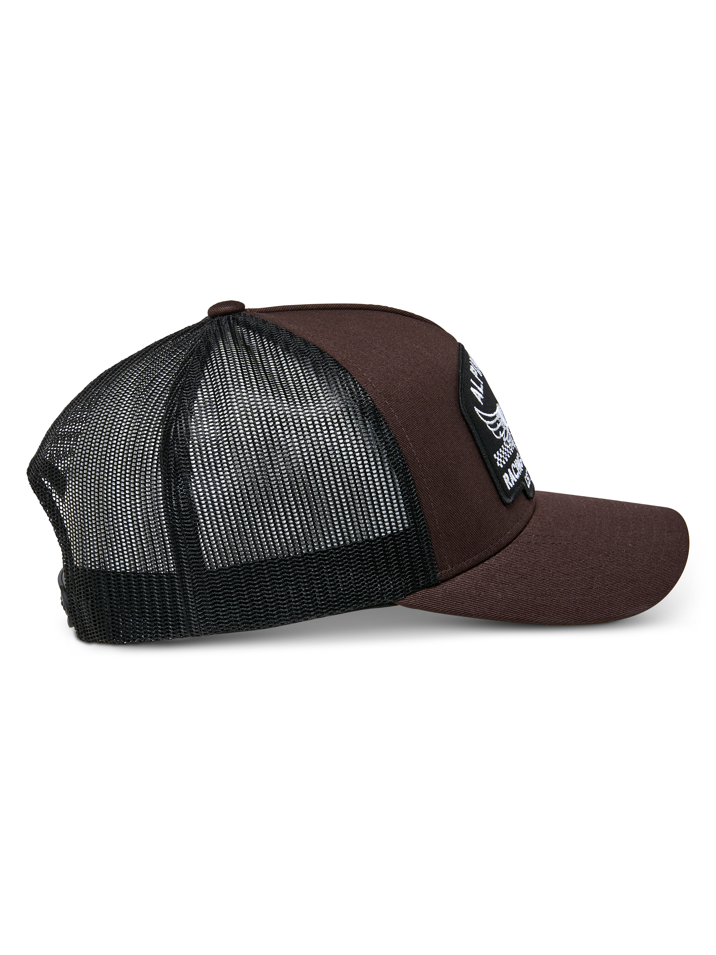 Alpinestars Heritage Patch Trucker pet, bruin en zwart, gestructureerde kroon met een grote geborduurde patch, gebogen klep, zwarte mesh achterkant, casual motorsport-geïnspireerd ontwerp