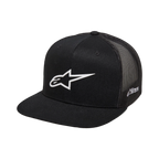 Alpinestars 3D Ageless Trucker pet, zwart met wit Alpinestars-logo, platte klep, gestructureerde kroon, zwarte mesh achterkant, casual op motorsport geïnspireerde sportkleding