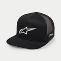 Alpinestars 3D Ageless Trucker pet, zwart en wit, gestructureerde kroon met platte klep en poly mesh achterkant, voorzien van een groot wit 3D geborduurd Ageless-logo op de voorkant en Astars-branding aan de zijkant, casual motorsport lifestyle pet