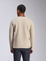 Alpinestars Positive Crew, Off White sweatshirt met ronde hals, achteraanzicht, casual motorsport streetwear, geribbelde zoom en manchetten, met een klein Alpinestars-logo op de achterzoom