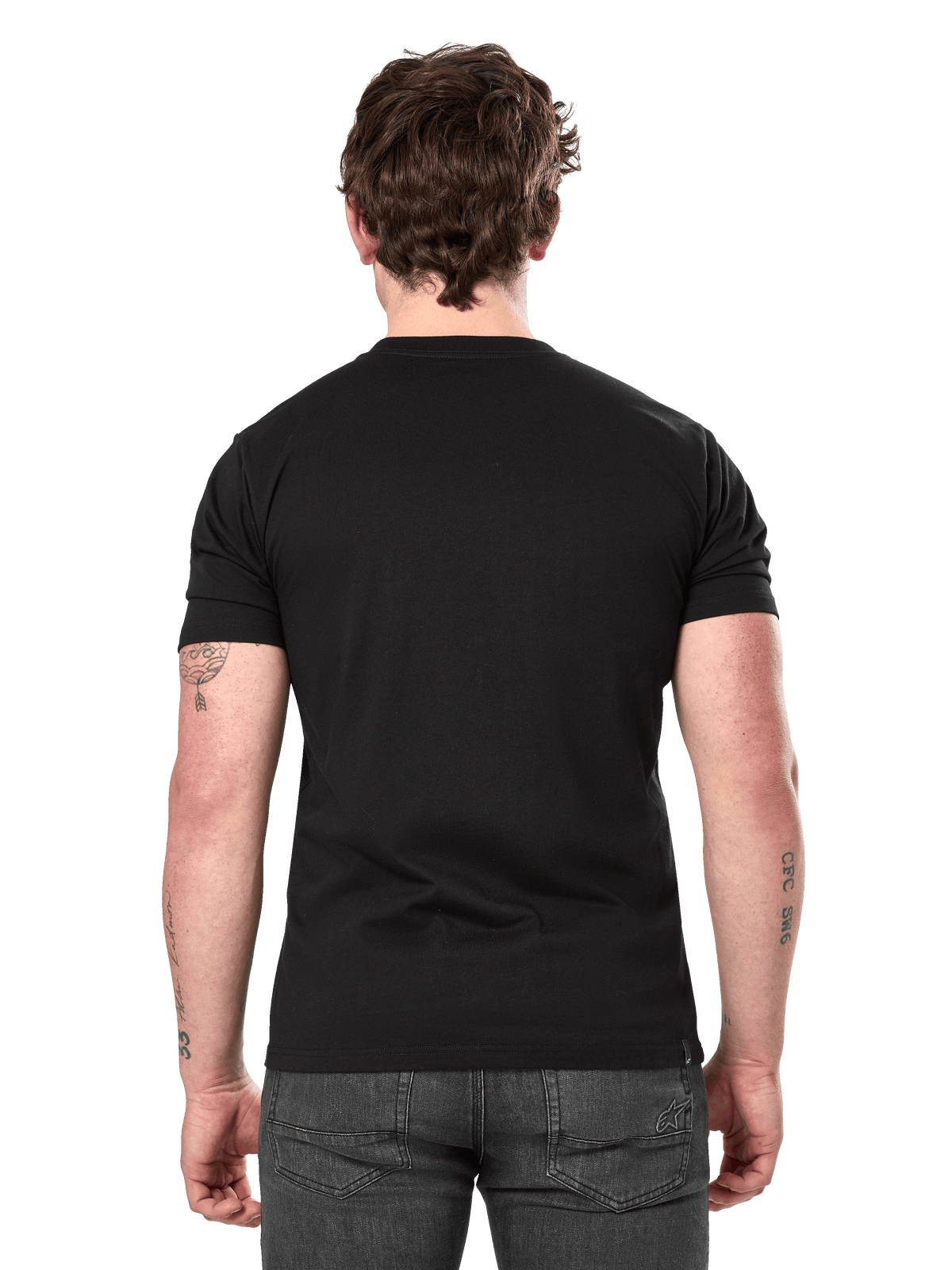 Alpinestars Semicircle CSF Tee, T-shirt met korte mouwen, zwart, achteraanzicht op model, effen achterkant, casual motorsport streetwear, gestyled met donkergrijze jeans