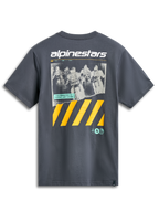 Alpinestars No Barrier CSF T-shirt, T-shirt met korte mouwen, Charcoal, grote grafische print met een verweerde motorcrossfoto, witte Alpinestars-branding en opvallende gele diagonale strepen, casual motorsport streetwear