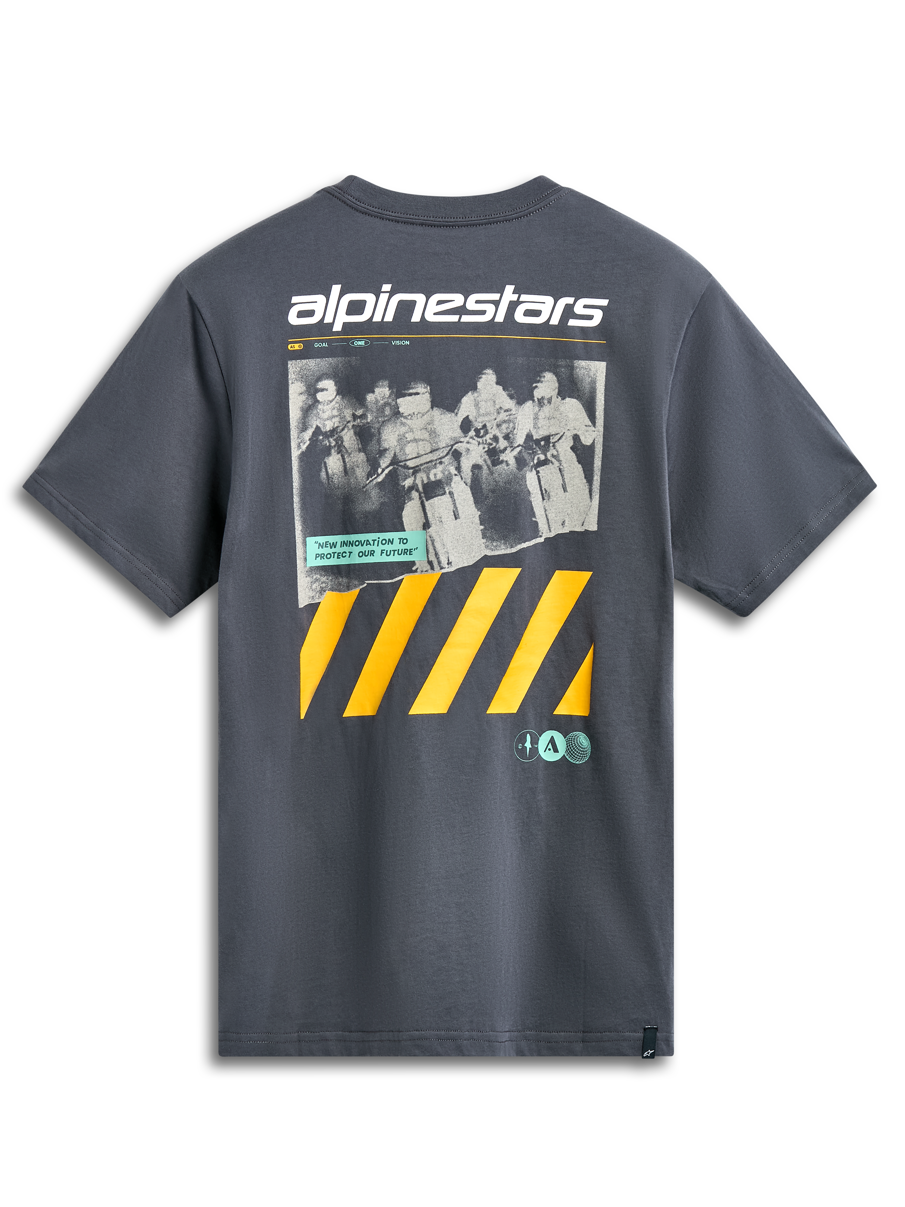 Alpinestars No Barrier CSF T-shirt, T-shirt met korte mouwen, Charcoal, grote grafische print met een verweerde motorcrossfoto, witte Alpinestars-branding en opvallende gele diagonale strepen, casual motorsport streetwear