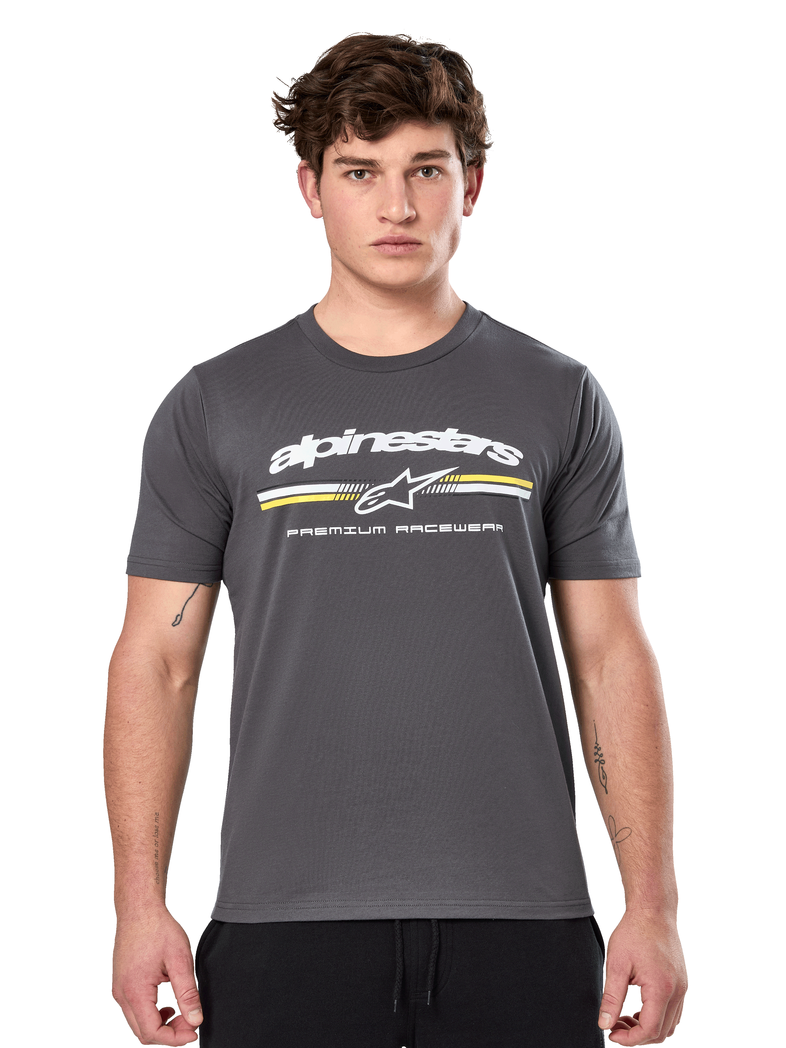 Alpinestars Prevail CSF Tee, antracietgrijs T-shirt met korte mouwen, wit Alpinestars-logo met gele en witte strepen en 'Premium Racewear'-graphic, casual streetwear geïnspireerd op de motorsport