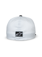 Alpinestars Franchise pet, wit en zwart, achteraanzicht met een zwarte rechthoekige patch met wit Alpinestars sterlogo, flexibele achterkant, casual motorsport-geïnspireerde hoofdbedekking