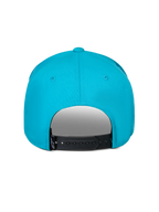 Alpinestars Luminary pet, Aqua blauw, achteraanzicht met verstelbare zwarte snapback-sluiting, klein zwart logo-label, 100% katoen keperstof, casual sportieve pet