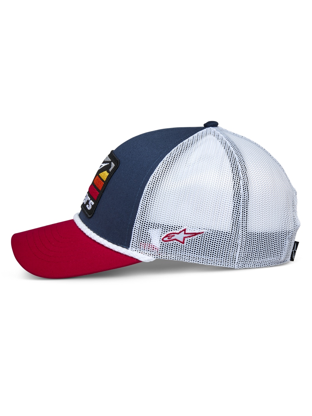 Alpinestars Selica Trucker pet, zijaanzicht, rode gebogen klep, marineblauw voorpaneel met witte mesh achterzijde, witte gevlochten koordafwerking, klein rood geborduurd logo, casual motorsport-geïnspireerde stijl