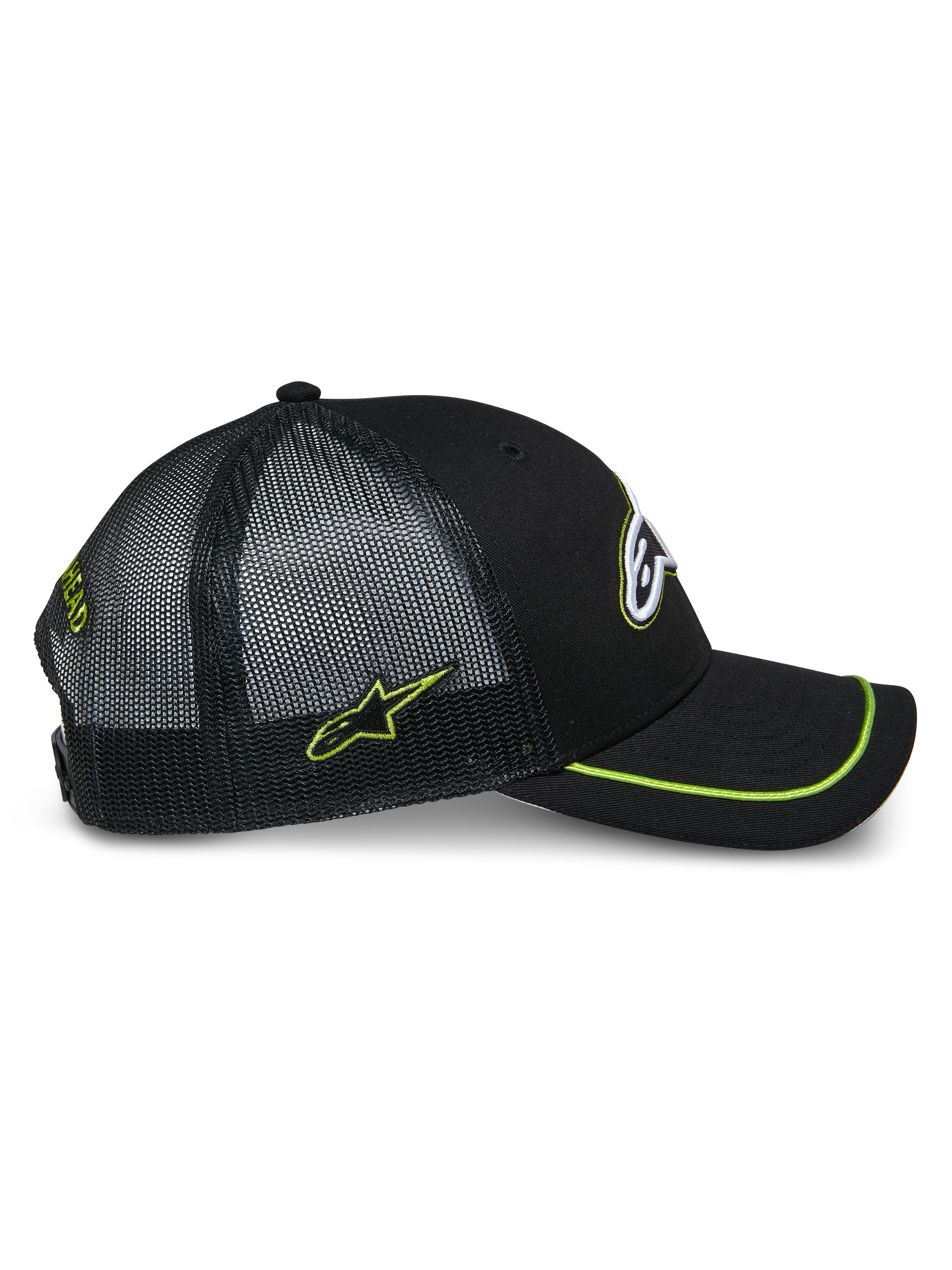 Alpinestars Exceed Trucker pet, zijaanzicht, zwart met limoengroene accenten, mesh achterpanelen, gebogen klep met limoengroene sutache afwerking, geborduurd logo aan de zijkant, casual motorsport hoofdbedekking