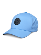 Alpinestars Apex Hat, blauwe baseballcap met een zwart cirkelvormig logo, geperforeerde zijpanelen voor ventilatie, gebogen klep, performance sportkleding