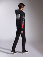 Alpinestars Obsessed Hoodie, pullover fleece hoodie, zwart, rood Alpinestars-logo op de mouw en witte grafische print met kleurverloop op de achterzijde, casual motorsport-geïnspireerde streetwear