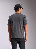 Alpinestars Ellipsoid CSF Tee, T-shirt met korte mouwen, antracietgrijs, achteraanzicht getoond op model, casual streetwear met klein logo-label aan de zoom