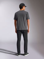 Alpinestars Ellipsoid CSF Tee, T-shirt met korte mouwen, antracietgrijs, achteraanzicht getoond op model met zwarte pet en broek, casual streetwear