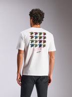 Alpinestars Pop Helmet CSF Tee, T-shirt met korte mouwen, wit, met een kleurrijke M10 helm grid-grafiek op de rug en 'Alpinestars Protects' tekst, casual sportkleding