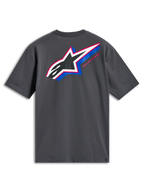 Alpinestars Angler CSF Tee, T-shirt met korte mouwen, antracietgrijs, achteraanzicht met groot meerkleurig Astars-logo met geperforeerde vulling, blauwe en roze accenten en de tekst 'Racing Ahead', casual motorsport streetwear