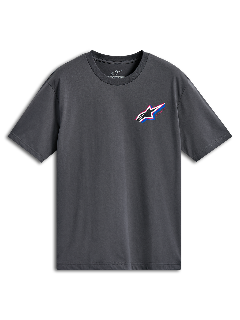 Alpinestars Angler CSF Tee, T-shirt met korte mouwen, houtskoolgrijs, meerkleurig Astars-logo op de linkerborst met rode en blauwe accenten, casual motorsport streetwear