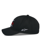 Alpinestars Matrix Snapback pet, zwart, zijaanzicht van een casual baseballpet met een gebogen klep en gestructureerde kroon, voorzien van een meerkleurige borduurpatch aan de voorzijde en een wit Astars-logo aan de zijkant, katoen twill constructie.