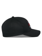 Alpinestars Matrix Snapback pet, zijprofiel, zwarte katoenen twill pet met een gebogen klep en gestructureerde kroon, voorzien van een meerkleurige geborduurde patch op de voorkant, casual motorsport streetwear