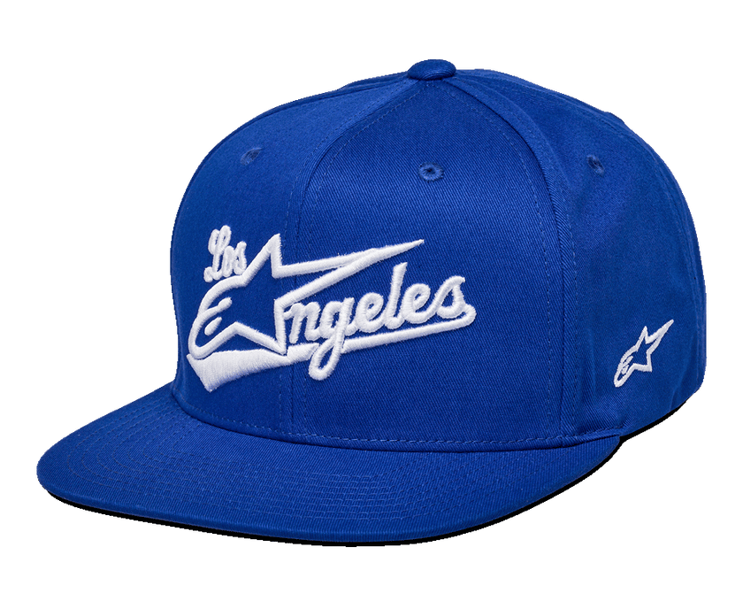 Alpinestars Los Angeles pet, blauwe snapback cap, wit 3D-geborduurd Los Angeles-logo in atletisch lettertype, platte klep, gestructureerde kroon, casual motorsport-geïnspireerde hoofdbedekking