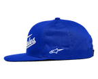 Alpinestars Los Angeles pet, snapback pet met platte klep, blauw met wit borduurwerk, zijaanzicht met een gestructureerde kroon, 3D-geborduurde letters op de voorkant en een klein Ageless-logo aan de zijkant