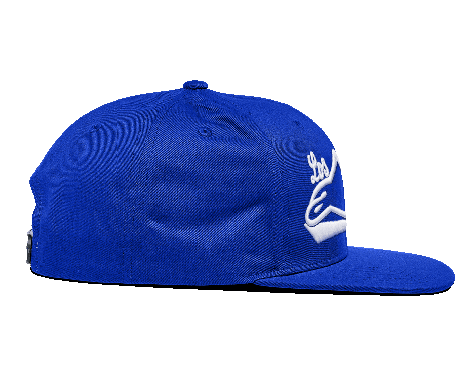 Alpinestars Los Angeles pet, blauwe snapback cap, zijaanzicht, voorzien van een platte klep en gestructureerde kroon, felblauw katoenen twill met wit 3D-borduurwerk, casual sportkleding.