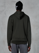 Alpinestars Essentials Ageless Hoodie, achteraanzicht, Off Black, casual streetwear, model draagt een zwarte muts met wit sterlogo en een grijze broek, premium fleece met stone-wash afwerking