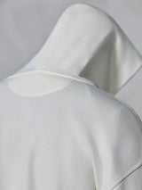Alpinestars Essentials Ageless Zip Hoodie, Off White, close-up achteraanzicht van de capuchon en schouders, zachte compacte fleece stof, minimalistisch ontwerp voor dagelijks gebruik