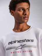 Alpinestars Bettern Crew, witte fleece crewneck, zwart Alpinestars logo met grijze horizontale strepen en rode 'Racing Ahead' tekst, casual motorsport-geïnspireerde streetwear
