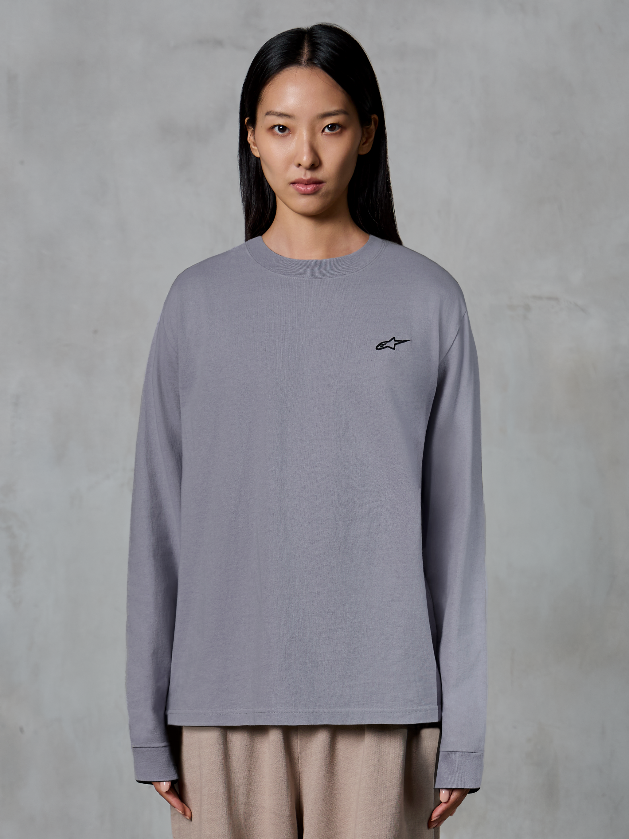 Alpinestars Essentials Ageless LS Tee, T-shirt met lange mouwen, Silver, met een klein zwart ster-logo op de borst, ontspannen pasvorm, premium biologisch katoen, casual motorsport-geïnspireerde streetwear