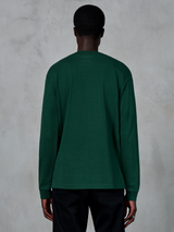 Alpinestars Essentials Ageless LS Tee, T-shirt met lange mouwen, Pine Green, achteraanzicht van model in een jersey T-shirt van biologisch katoen met ontspannen pasvorm, casual op motorsport geïnspireerde streetwear