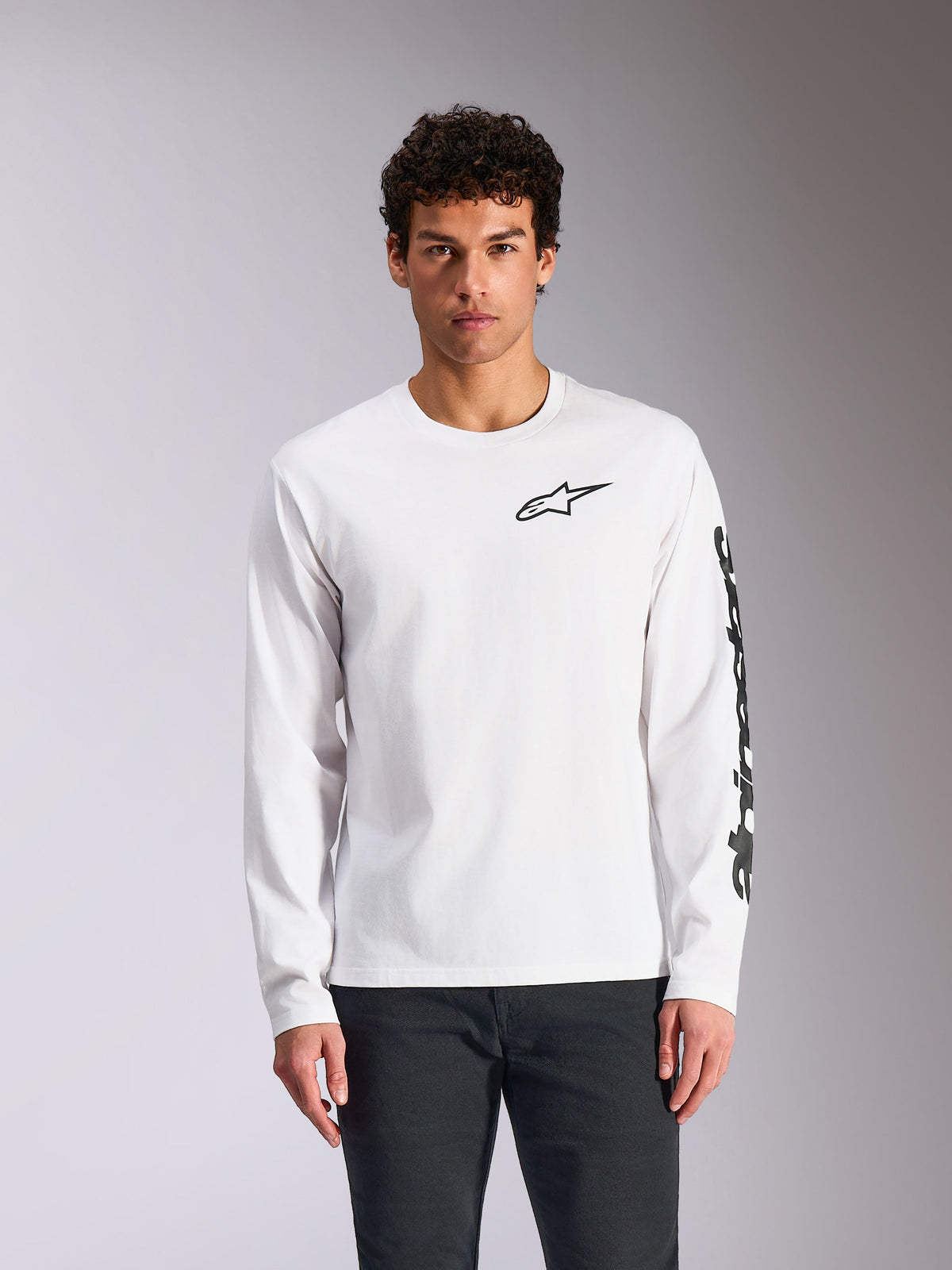 Alpinestars Trackside CSF Tee, T-shirt met lange mouwen, wit, zwart Alpinestars logo op de borst en branding op de mouw, casual motorsport streetwear, vooraanzicht