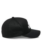 Alpinestars Ride Sonic pet, zijaanzicht, zwart met wit 3D geborduurd logo, gebogen klep, gestructureerde kroon, stretch keperstof, casual motorsport hoofdbedekking