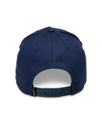 Alpinestars Ascension Snapback pet, marineblauw, achteraanzicht met verstelbare snapback-sluiting en gestructureerde kroon, klein zwart Astars-logolabel, casual motorsport streetwear